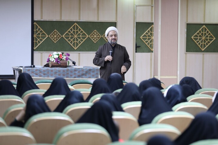 تصاویر/ کارگاه توانمندسازی ویژه خانواده های طلاب یزد برگزار شد