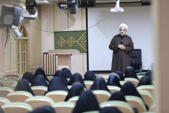 تصاویر/ کارگاه توانمندسازی ویژه خانواده های طلاب یزد برگزار شد