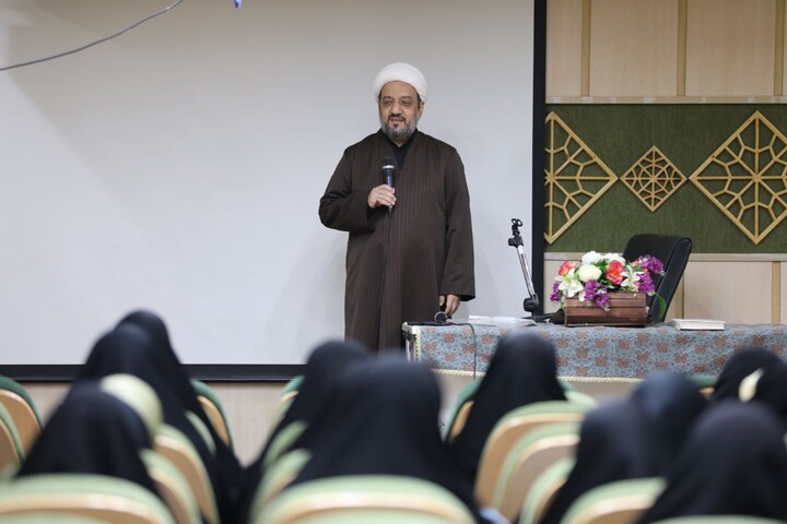 تصاویر/ کارگاه توانمندسازی ویژه خانواده های طلاب یزد برگزار شد