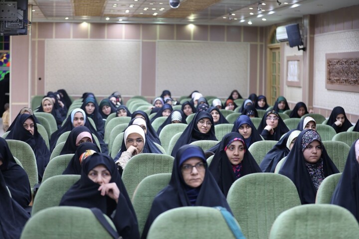 تصاویر/ کارگاه توانمندسازی ویژه خانواده های طلاب یزد برگزار شد