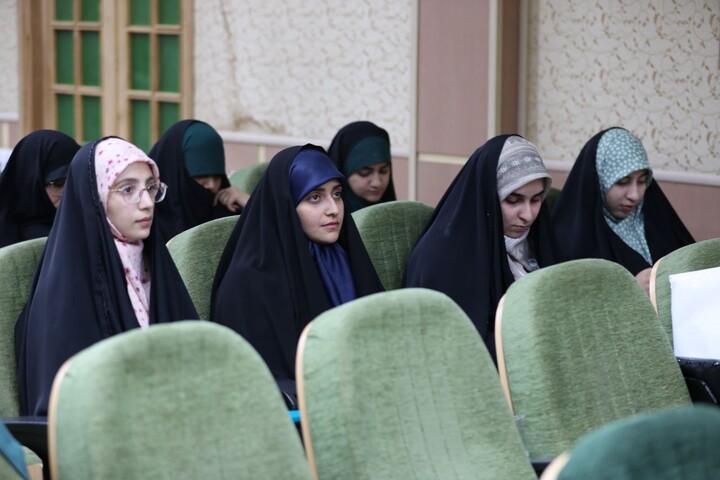 تصاویر/ کارگاه توانمندسازی ویژه خانواده های طلاب یزد برگزار شد