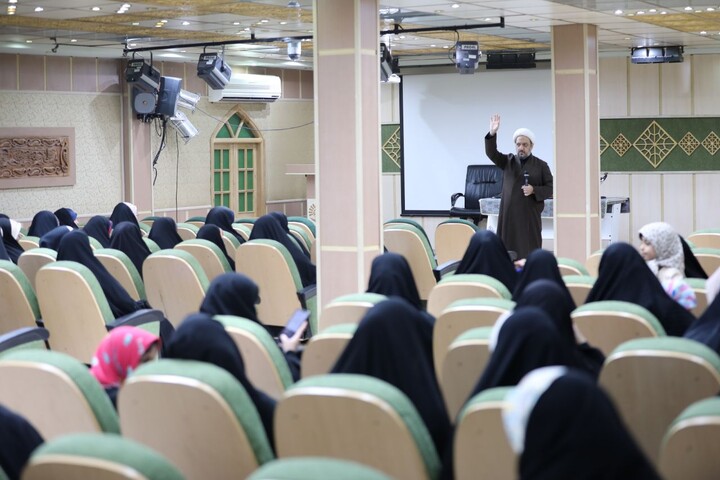 تصاویر/ کارگاه توانمندسازی ویژه خانواده های طلاب یزد برگزار شد