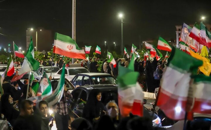 تصاوير/اولین دیوارنگاره استان مرکزی با عنوان دیوارنگاره شهیدان جهانپناه در اراک