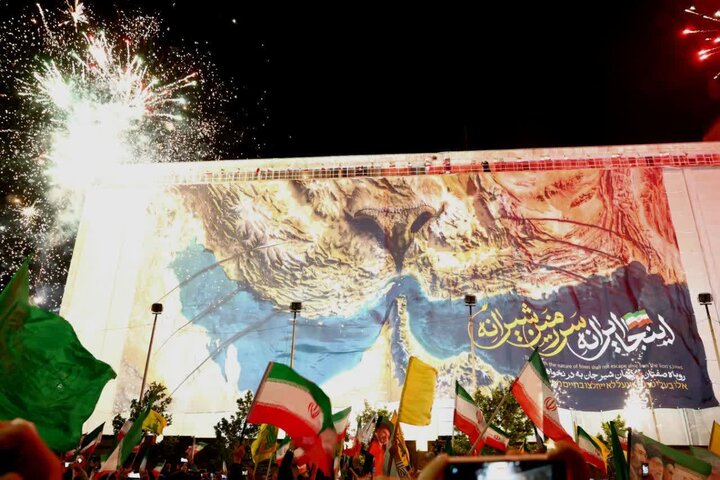 تصاوير/اولین دیوارنگاره استان مرکزی با عنوان دیوارنگاره شهیدان جهانپناه در اراک