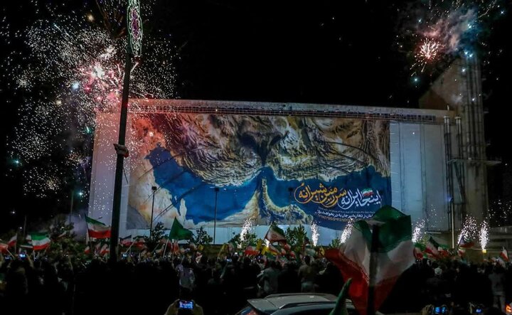 تصاوير/اولین دیوارنگاره استان مرکزی با عنوان دیوارنگاره شهیدان جهانپناه در اراک