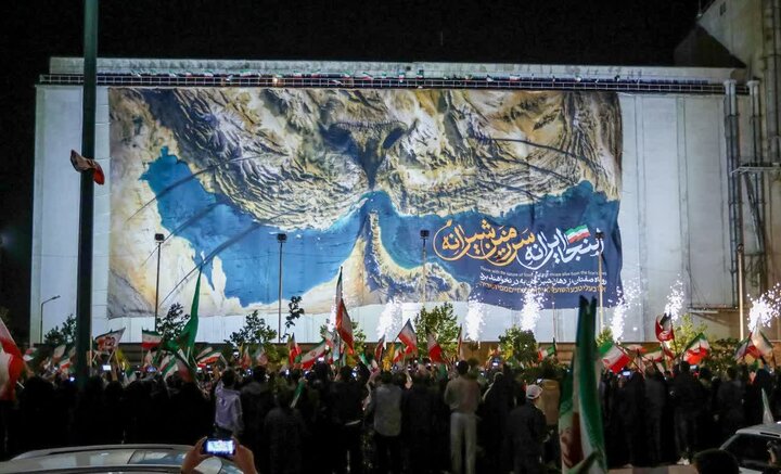 تصاوير/اولین دیوارنگاره استان مرکزی با عنوان دیوارنگاره شهیدان جهانپناه در اراک
