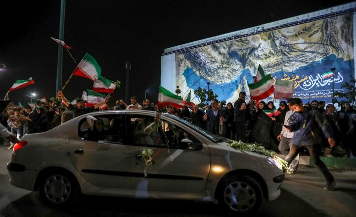 تصاوير/اولین دیوارنگاره استان مرکزی با عنوان دیوارنگاره شهیدان جهانپناه در اراک