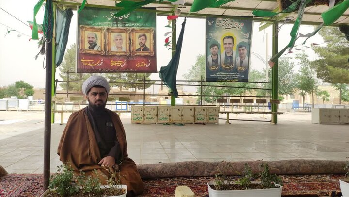 تصاویر/ ادای احترام کارکنان مدرسه علمیه آیت‌الله مدنی کاشانی(ره) به مقام شهدای جنگ تحمیلی سوم