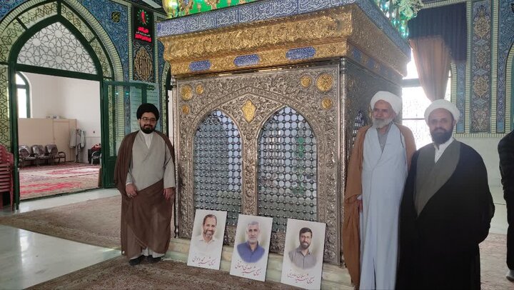 تصاویر/ ادای احترام کارکنان مدرسه علمیه آیت‌الله مدنی کاشانی(ره) به مقام شهدای جنگ تحمیلی سوم