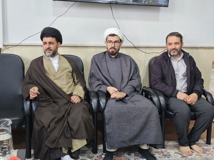 تصاویر/جلسه هیأت امنای مدرسه علمیه خواهران فاطمه(س)  سقز با حضور نماینده ولی‌فقیه در کردستان