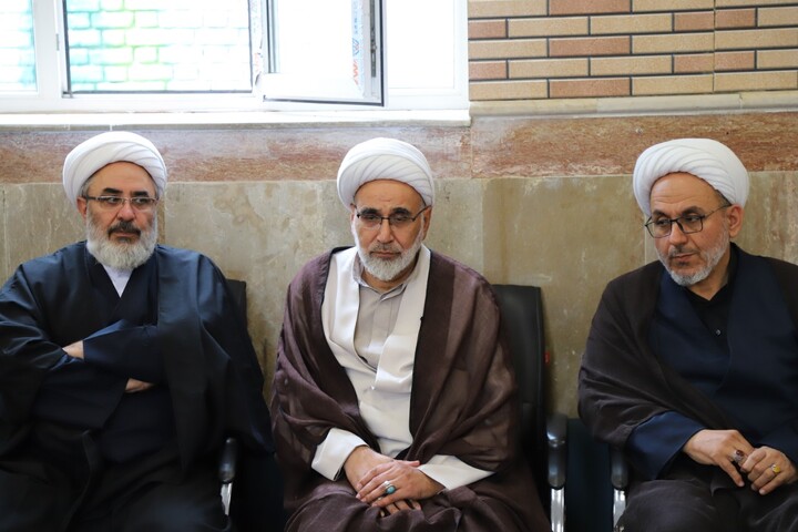 تصاویر/ برگزاری مراسم سالگرد شهدای خدمت در مدرسه علمیه امیرالمؤمنین علی(علیه‌السلام) تبریز