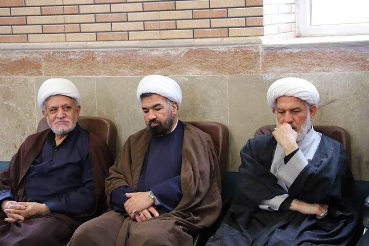 تصاویر/ برگزاری مراسم سالگرد شهدای خدمت در مدرسه علمیه امیرالمؤمنین علی(علیه‌السلام) تبریز