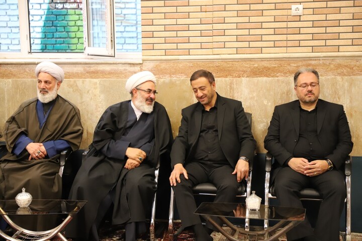تصاویر/ برگزاری مراسم سالگرد شهدای خدمت در مدرسه علمیه امیرالمؤمنین علی(علیه‌السلام) تبریز