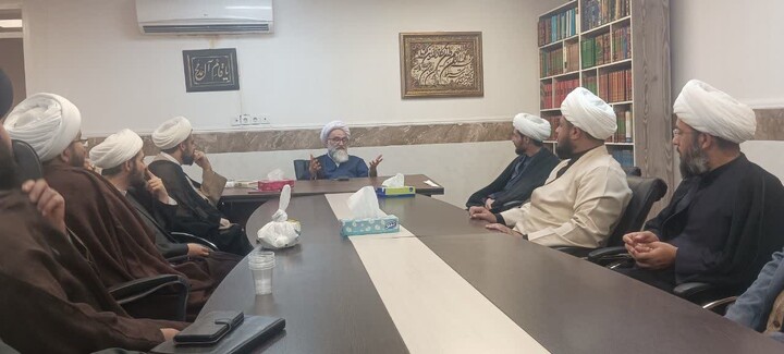 تصاویر/دیدار صمیمی جمعی از کنش‌گران بین‌الملل حوزه علمیه خوزستان با عضو مجلس خبرگان رهبری