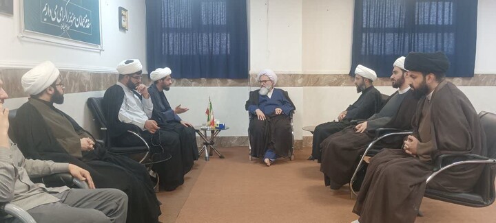 تصاویر/دیدار صمیمی جمعی از کنش‌گران بین‌الملل حوزه علمیه خوزستان با عضو مجلس خبرگان رهبری