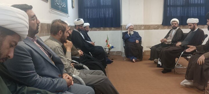 تصاویر/دیدار صمیمی جمعی از کنش‌گران بین‌الملل حوزه علمیه خوزستان با عضو مجلس خبرگان رهبری