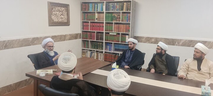 تصاویر/دیدار صمیمی جمعی از کنش‌گران بین‌الملل حوزه علمیه خوزستان با عضو مجلس خبرگان رهبری