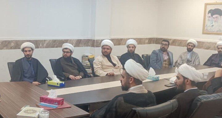 تصاویر/دیدار صمیمی جمعی از کنش‌گران بین‌الملل حوزه علمیه خوزستان با عضو مجلس خبرگان رهبری
