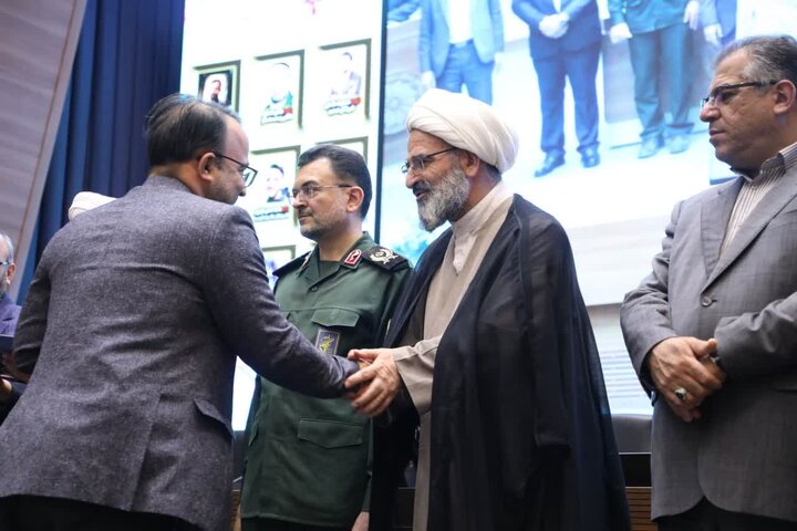 تصاویر/ تجلیل نماینده ولی‌فقیه در استان سمنان از فعالان و پیشکسوتان عرصه روابط‌عمومی و ارتباطات استان سمنان