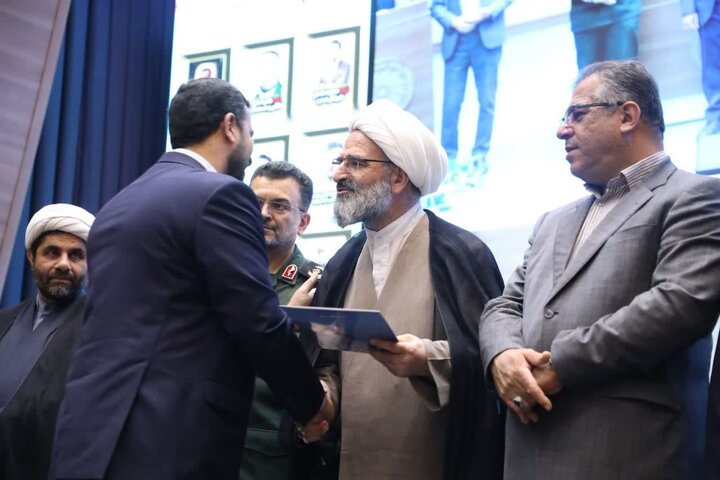تصاویر/ تجلیل نماینده ولی‌فقیه در استان سمنان از فعالان و پیشکسوتان عرصه روابط‌عمومی و ارتباطات استان سمنان
