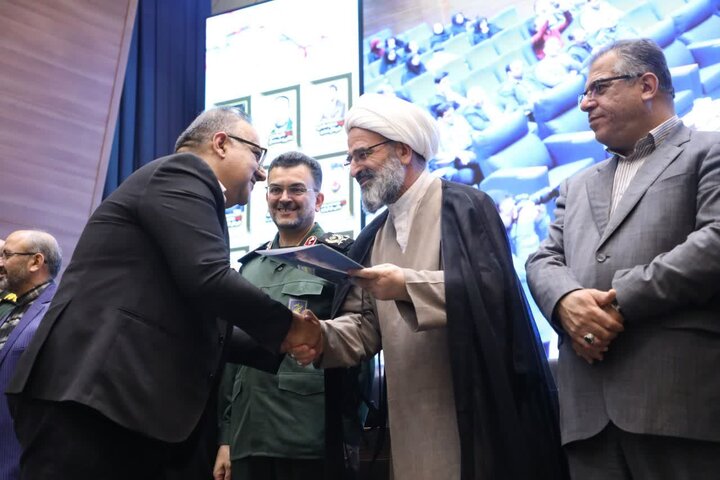 تصاویر/ تجلیل نماینده ولی‌فقیه در استان سمنان از فعالان و پیشکسوتان عرصه روابط‌عمومی و ارتباطات استان سمنان