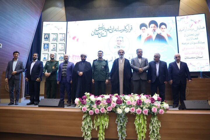 تصاویر/ تجلیل نماینده ولی‌فقیه در استان سمنان از فعالان و پیشکسوتان عرصه روابط‌عمومی و ارتباطات استان سمنان
