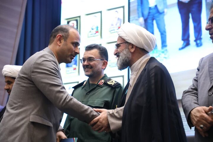 تصاویر/ تجلیل نماینده ولی‌فقیه در استان سمنان از فعالان و پیشکسوتان عرصه روابط‌عمومی و ارتباطات استان سمنان