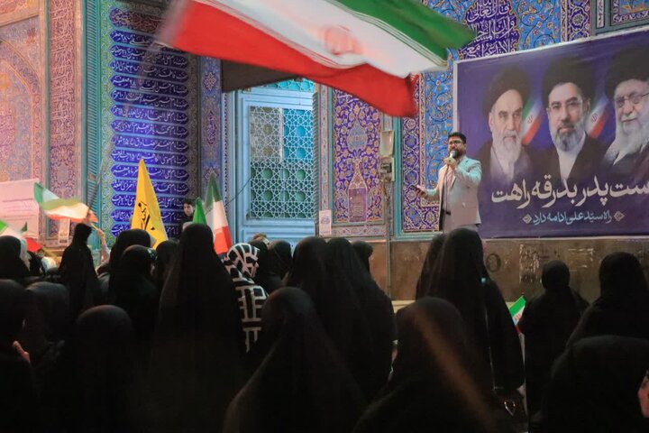 تصاویر/ حماسه حضور مردم قرچک در هشتادویکمین شب دفاع از وطن