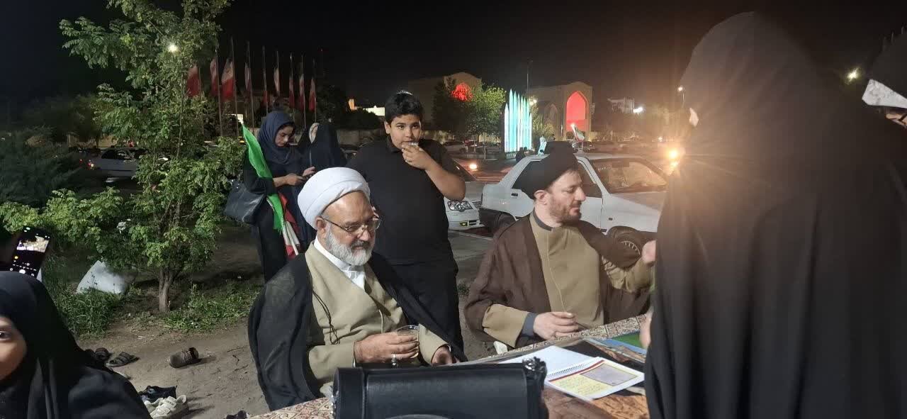 بازدید مدیر حوزه علمیه خواهران استان یزد از موکب «شهیده معصومه کرباسی»