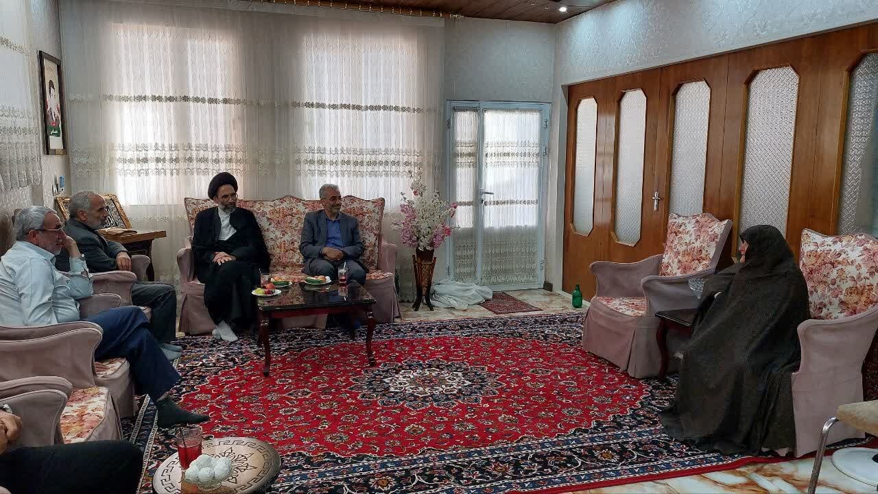دیدار نماینده ولی فقیه درکاشان با تعدادی خانواده شهداء و جانبازان+تصاویر