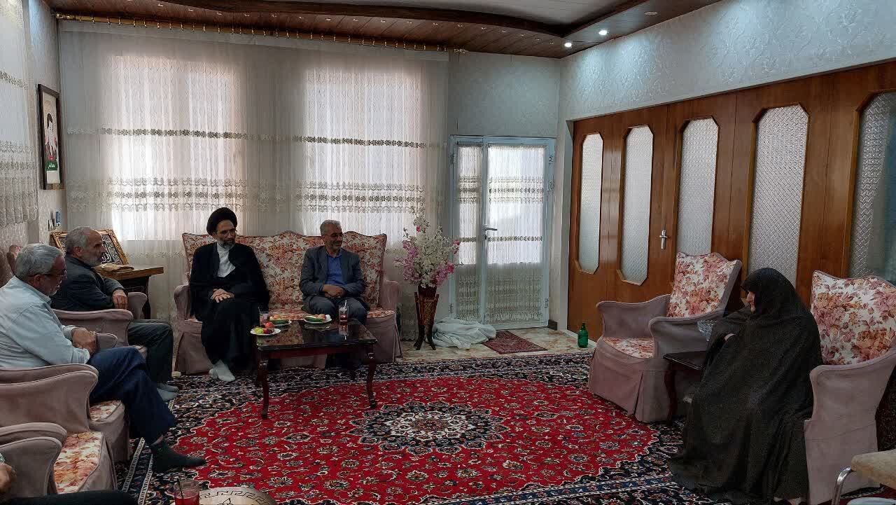 دیدار نماینده ولی فقیه درکاشان با تعدادی خانواده شهداء و جانبازان+تصاویر