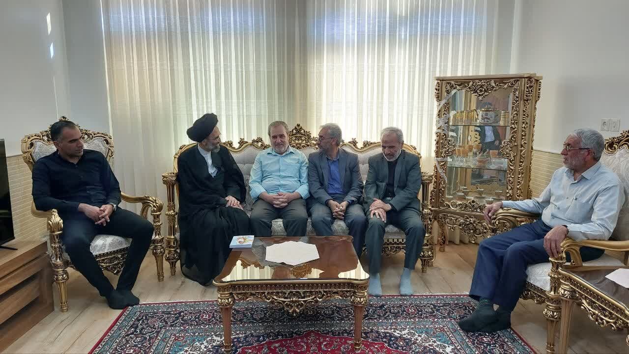دیدار نماینده ولی فقیه درکاشان با تعدادی خانواده شهداء و جانبازان+تصاویر