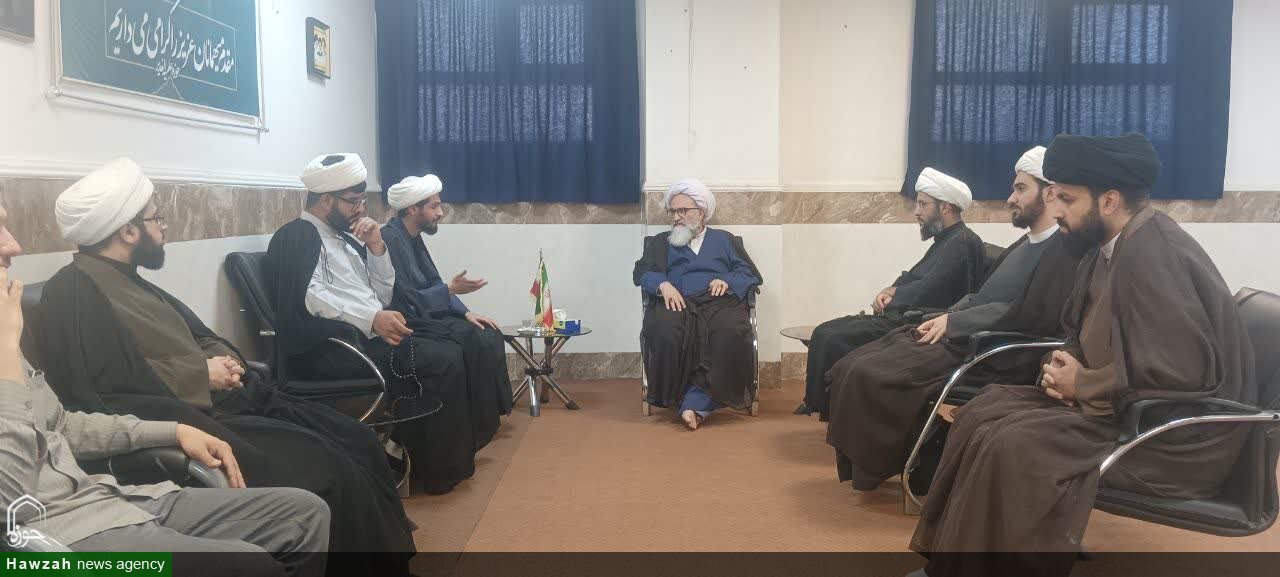 تصاویر/ دیدار صمیمی جمعی از کنش‌گران بین‌الملل حوزه علمیه خوزستان با عضو مجلس خبرگان رهبری