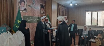 پیشگامان جوانی جمعیت در مهریز تجلیل شدند+عکس