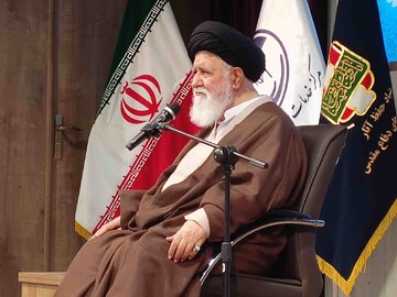 انقلاب اسلامی باید محور همه تصمیمات کشور باشد