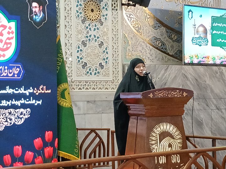 تصاویر نخستین کنگره شعر بانوان (سلام برابراهیم) در حرم مطهر رضوی