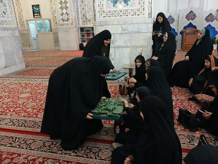 تصاویر نخستین کنگره شعر بانوان (سلام برابراهیم) در حرم مطهر رضوی