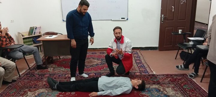 تصاویر/ برگزاری کلاس های آموزش امداد و نجات در مدرسه علمیه امام صادق (ع) نقده