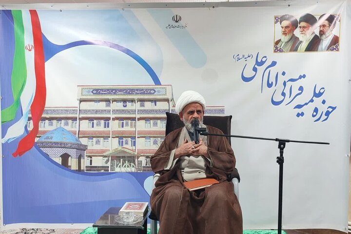 تصاویر/ نشست مشاوره ای والدین طلاب و متقاضیان ورود به حوزه علمیه در مدرسه علمیه سلماس