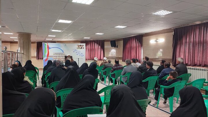 تصاویر/ نشست مشاوره ای والدین طلاب و متقاضیان ورود به حوزه علمیه در مدرسه علمیه سلماس