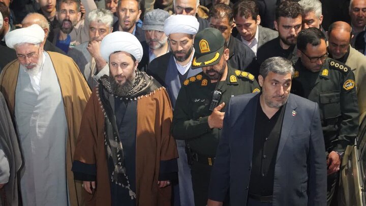 تصاویر/ مردم ولایتمدار شهرستان خوی در هشتادمین شب: خونخواهی رهبر شهید و انزجار از اقدامات تروریستی آمریکا