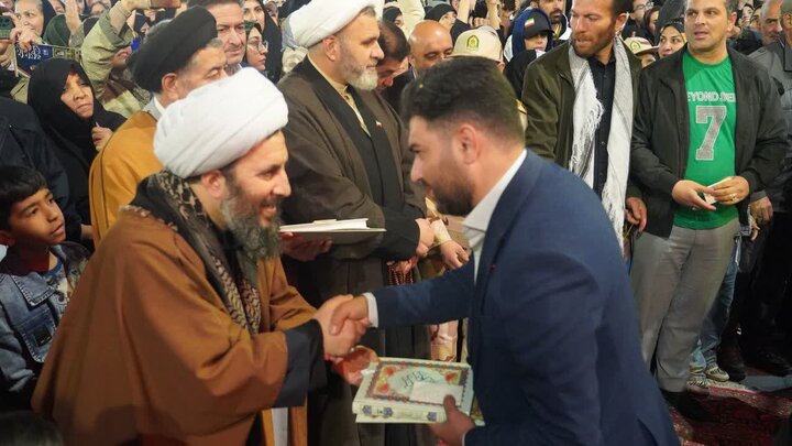 تصاویر/ مردم ولایتمدار شهرستان خوی در هشتادمین شب: خونخواهی رهبر شهید و انزجار از اقدامات تروریستی آمریکا