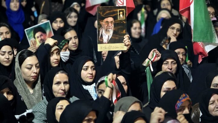 تصاویر/ قرار خیابانی مردم ماکو در ایستگاه هشتادم در حمایت از نظام اسلامی