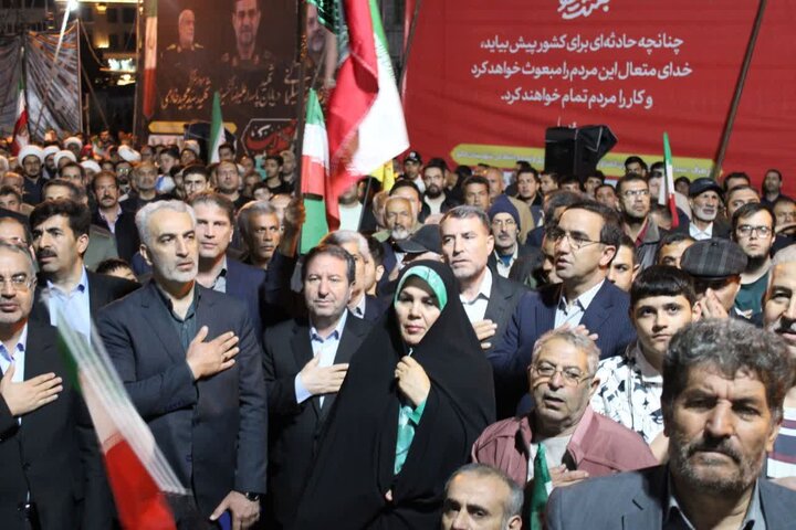 تصاویر/ قرار خیابانی مردم ماکو در ایستگاه هشتادم در حمایت از نظام اسلامی
