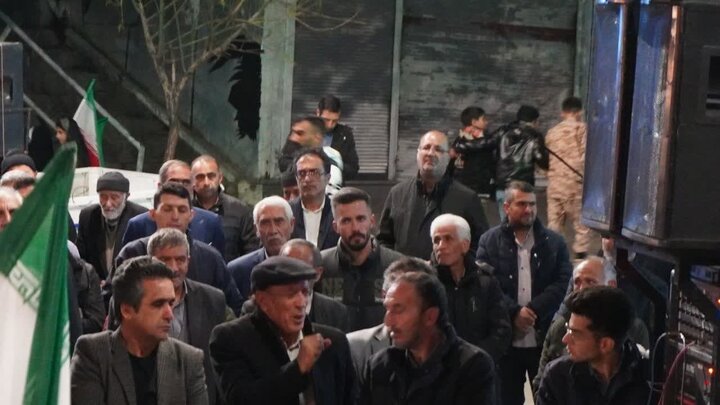 تصاویر/ تداوم تجمع شبانه مردم چالدران، مانور اقتدار مردمی و امنیت روانی در برابر جنگ روانی دشمن