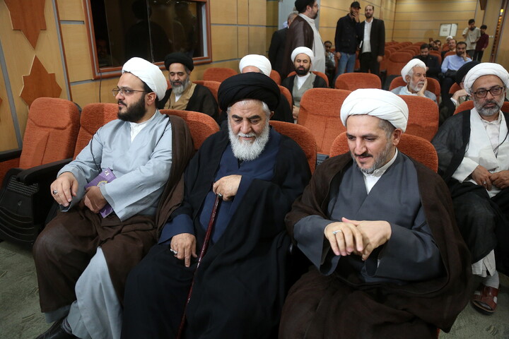 تصاویر/  آیین رونمایی از مجموعه گرانسنگ «منظومه فکری آیت الله العظمی مکارم شیرازی»