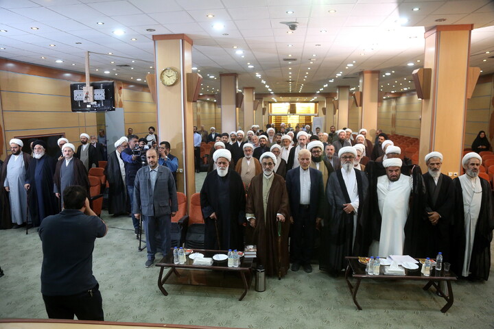 تصاویر/  آیین رونمایی از مجموعه گرانسنگ «منظومه فکری آیت الله العظمی مکارم شیرازی»