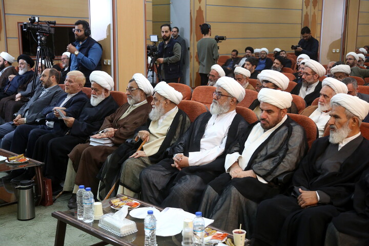 تصاویر/  آیین رونمایی از مجموعه گرانسنگ «منظومه فکری آیت الله العظمی مکارم شیرازی»