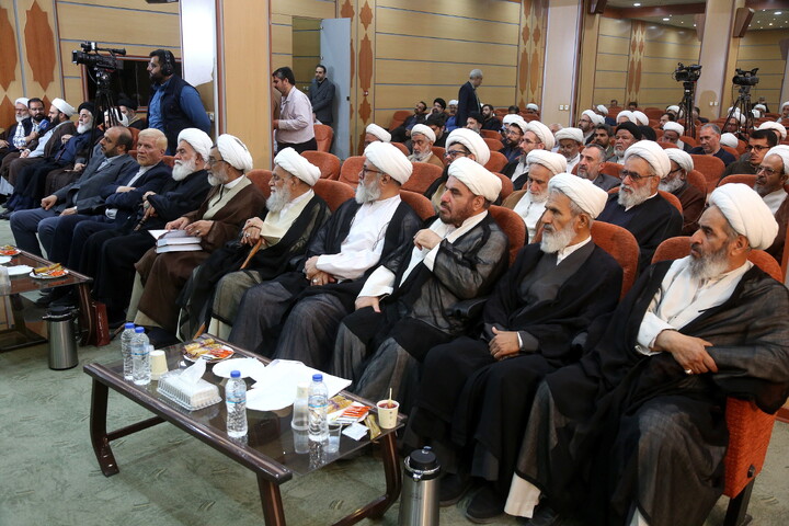 تصاویر/  آیین رونمایی از مجموعه گرانسنگ «منظومه فکری آیت الله العظمی مکارم شیرازی»