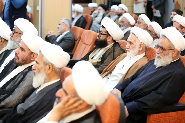 تصاویر/  آیین رونمایی از مجموعه گرانسنگ «منظومه فکری آیت الله العظمی مکارم شیرازی»